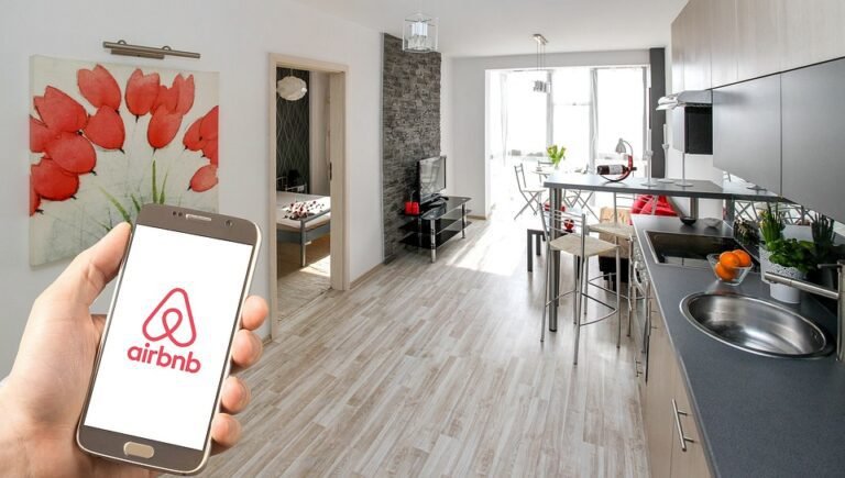 Estudo de Caso: Como Brian Chesky e Joe Gebbia Transformaram uma Ideia Simples em um Império Digital – O Sucesso do Airbnb Estudo de Caso: Como Brian Chesky e Joe Gebbia Transformaram uma Ideia Simples em um Império Digital – O Sucesso do Airbnb