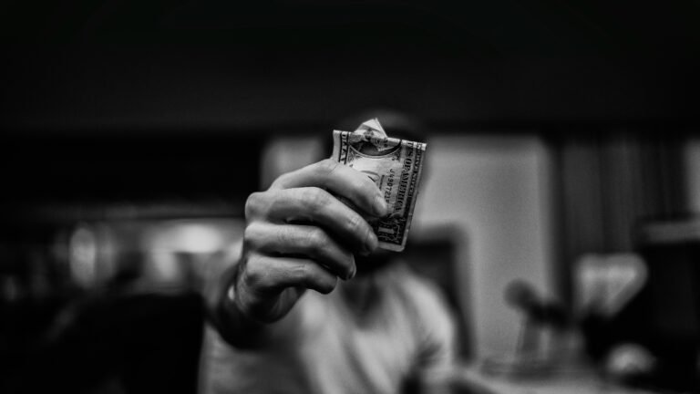 Como Ganhar Dinheiro: A Ciência Exata por Trás da Riqueza Como Ganhar Dinheiro: A Ciência Exata por Trás da Riqueza