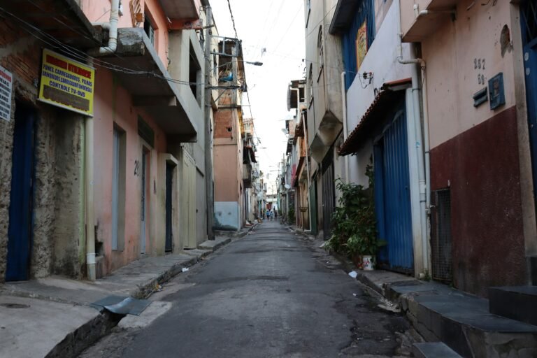 Por que é tão difícil sair da pobreza e como mudar essa realidade Por que é tão difícil sair da pobreza e como mudar essa realidade