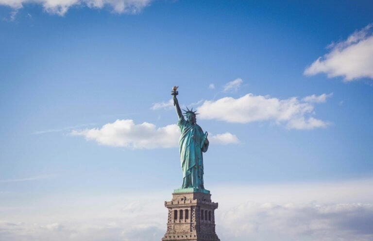 ETFs Americanos: Descubra Como Investir e Alcançar Seus Objetivos Financeiros ETFs Americanos: Descubra Como Investir e Alcançar Seus Objetivos Financeiros