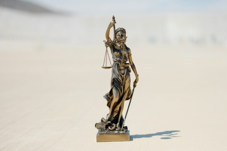 Moralidade: Como Equilibrar Ética e Sucesso no Jogo do Poder Moralidade: Como Equilibrar Ética e Sucesso no Jogo do Poder